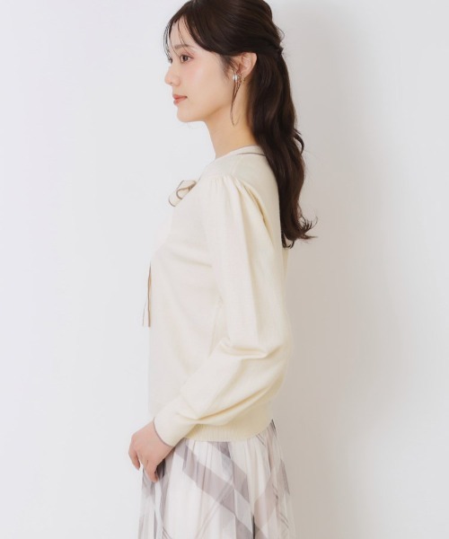 couture brooch(クチュールブローチ)の「【レディライクな華奢見せニット】配色ラインリボンタイニット(ニット/セーター・レディース・アイボリー/サンドベージュ/ブラック・38/42)」の14枚目の写真