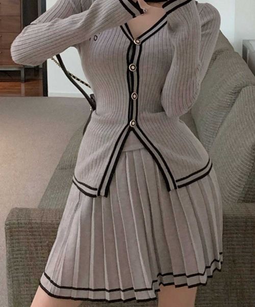 SPIGA（スピーガ）の「ﾗｲﾝ入りﾆｯﾄｶｰﾃﾞ+ﾌﾟﾘｰﾂSKｾｯﾄ（つなぎ/オールインワン・レディース・ブルー/グレー/ブラック・FREE）」の2枚目の写真