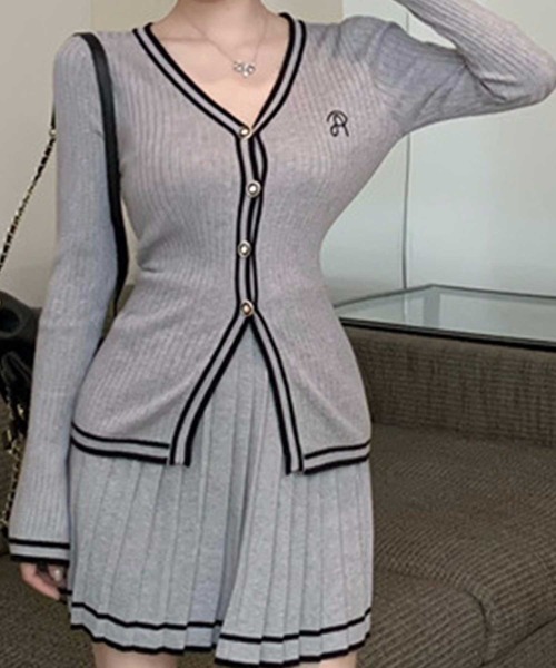 SPIGA（スピーガ）の「ﾗｲﾝ入りﾆｯﾄｶｰﾃﾞ+ﾌﾟﾘｰﾂSKｾｯﾄ（つなぎ/オールインワン・レディース・ブルー/グレー/ブラック・FREE）」の5枚目の写真