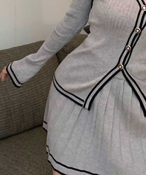 SPIGA（スピーガ）の「ﾗｲﾝ入りﾆｯﾄｶｰﾃﾞ+ﾌﾟﾘｰﾂSKｾｯﾄ（つなぎ/オールインワン・レディース・ブルー/グレー/ブラック・FREE）」の6枚目の写真