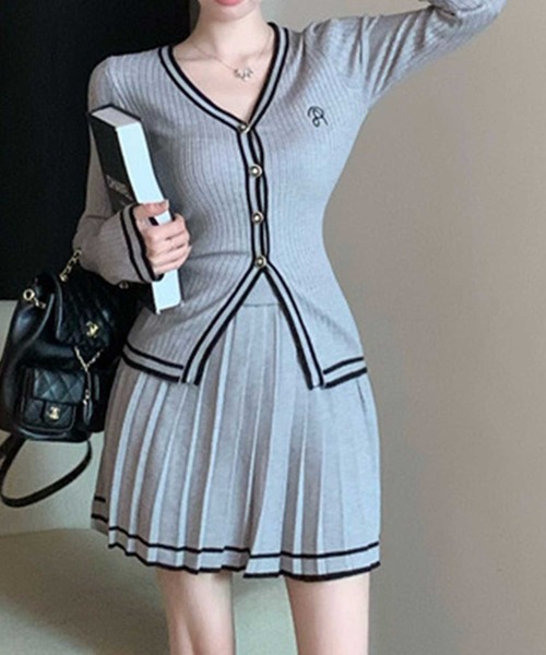 SPIGA（スピーガ）の「ﾗｲﾝ入りﾆｯﾄｶｰﾃﾞ+ﾌﾟﾘｰﾂSKｾｯﾄ（つなぎ/オールインワン・レディース・ブルー/グレー/ブラック・FREE）」の4枚目の写真