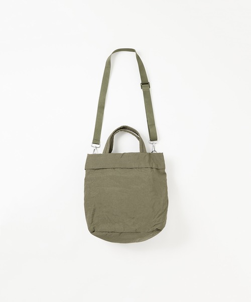meltum(メルタム)の「【ZOZO限定】2WAY NYLON TOTE SHOULDER(ショルダーバッグ・メンズ・マスタード/オリーブ/ライトベージュ/ブラック・FREE)」の2枚目の写真