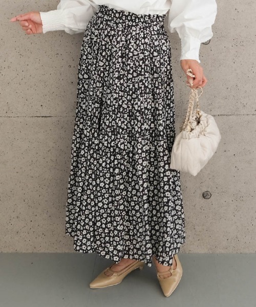 aquagarage(アクアガレージ)の「花柄消しプリーツスカート(スカート・レディース・ホワイト系その他/ホワイト系その他2/ブラック系その他2・M/L)」の3枚目の写真