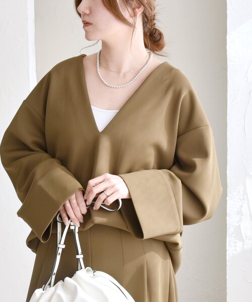 quaranciel（カランシエル）の「quaranciel:〈洗濯機可能〉ダンボール コクーン Vネック プルオーバー（Tシャツ/カットソー・レディース・カーキ/ネイビー・ONE SIZE）」の5枚目の写真