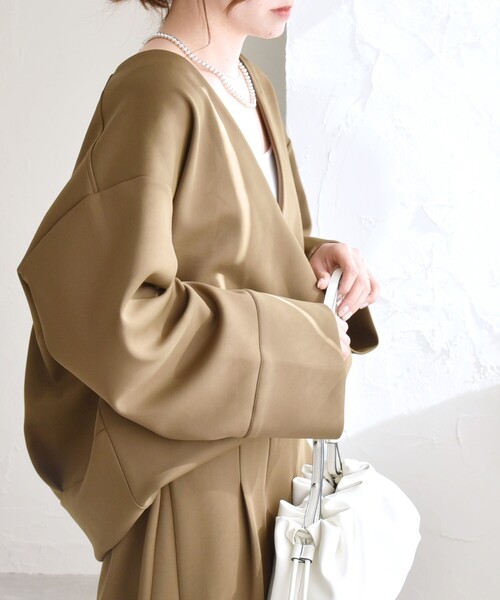 quaranciel（カランシエル）の「quaranciel:〈洗濯機可能〉ダンボール コクーン Vネック プルオーバー（Tシャツ/カットソー・レディース・カーキ/ネイビー・ONE SIZE）」の8枚目の写真