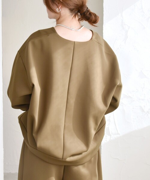 quaranciel（カランシエル）の「quaranciel:〈洗濯機可能〉ダンボール コクーン Vネック プルオーバー（Tシャツ/カットソー・レディース・カーキ/ネイビー・ONE SIZE）」の9枚目の写真