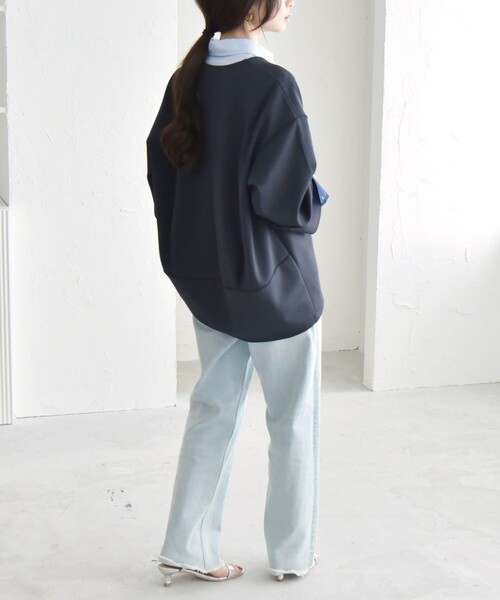 quaranciel（カランシエル）の「quaranciel:〈洗濯機可能〉ダンボール コクーン Vネック プルオーバー（Tシャツ/カットソー・レディース・カーキ/ネイビー・ONE SIZE）」の11枚目の写真