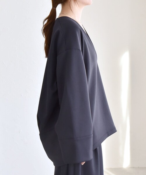 quaranciel（カランシエル）の「quaranciel:〈洗濯機可能〉ダンボール コクーン Vネック プルオーバー（Tシャツ/カットソー・レディース・カーキ/ネイビー・ONE SIZE）」の18枚目の写真
