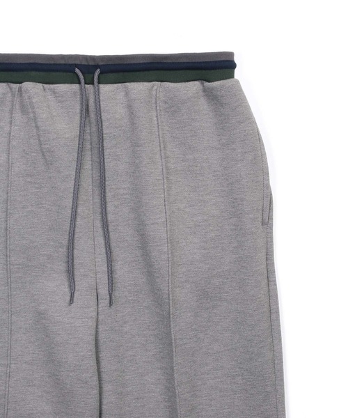 The DUFFER of ST.GEORGE(ザダファーオブセントジョージ)の「【WEB限定アイテム】COLOR WAIST RIB PINTUCK WIDE PANTS:ダンボールニット カラーウエストリブ ピンタック バギーパンツ(その他パンツ・メンズ・グレー/ブラック/ネイビー・X-LARGE/LARGE/MEDIUM/SMALL)」の16枚目の写真