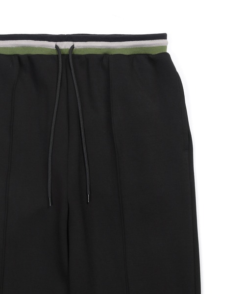 The DUFFER of ST.GEORGE(ザダファーオブセントジョージ)の「【WEB限定アイテム】COLOR WAIST RIB PINTUCK WIDE PANTS:ダンボールニット カラーウエストリブ ピンタック バギーパンツ(その他パンツ・メンズ・グレー/ブラック/ネイビー・X-LARGE/LARGE/MEDIUM/SMALL)」の15枚目の写真