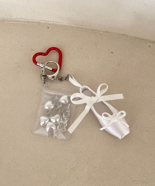 Me%(ミィパーセント)の「カラフルハートカラビナ 308673(キーホルダー・レディース・グレー/ブラック/レッド・FREE)」の16枚目の写真