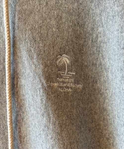 URBAN ISLAND SOCIETY(アーバンアイランドソサエティ)の「【URBAN ISLAND SOCIETY/アーバンアイランドソサエティ】UIS SWEAT PARKA/プルオーバーパーカー(パーカー・メンズ・ベージュ/杢グレー/ブルー・SMALL/MEDIUM/LARGE/X-LARGE)」の4枚目の写真