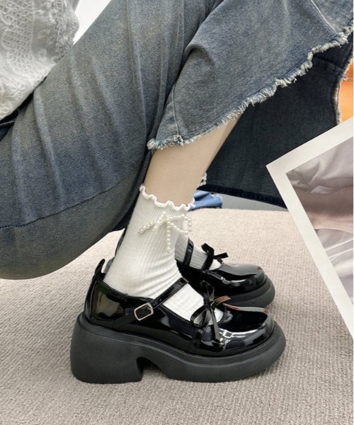 WEGO（ウィゴー）の「WEGO/厚底リボンエナメルメリージェーンシューズ/ローファー（ローファー・レディース・ホワイト/ブラック・LARGE/MEDIUM）」の3枚目の写真