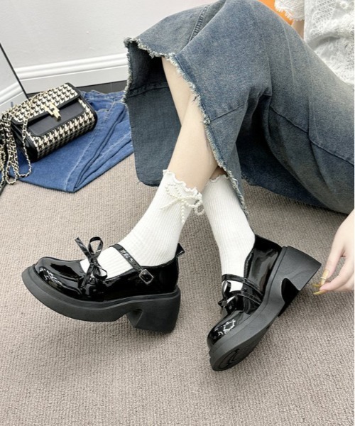 WEGO（ウィゴー）の「WEGO/厚底リボンエナメルメリージェーンシューズ/ローファー（ローファー・レディース・ホワイト/ブラック・LARGE/MEDIUM）」の4枚目の写真