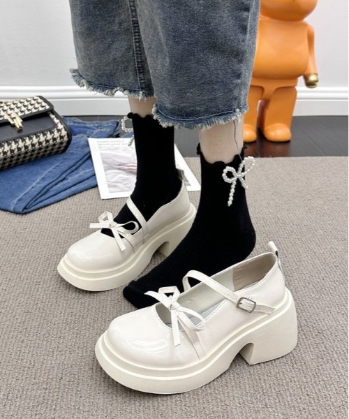 WEGO（ウィゴー）の「WEGO/厚底リボンエナメルメリージェーンシューズ/ローファー（ローファー・レディース・ホワイト/ブラック・LARGE/MEDIUM）」の5枚目の写真