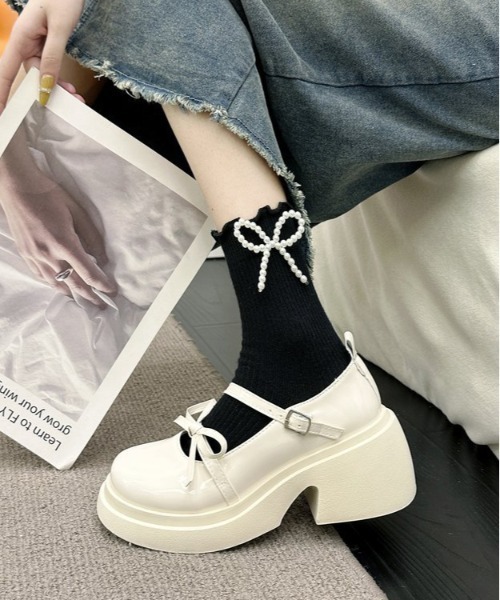 WEGO（ウィゴー）の「WEGO/厚底リボンエナメルメリージェーンシューズ/ローファー（ローファー・レディース・ホワイト/ブラック・LARGE/MEDIUM）」の6枚目の写真