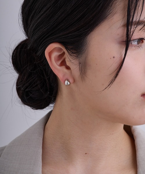 CALIN STANDARD(カリンスタンダード)の「◆金属アレルギー対応◆◆made in japan◆【片手でスムースワンタッチ】オーバルドロップ ミニスムースピアス(ピアス(両耳用)・レディース・ゴールド/ピンクゴールド/シルバー・FREE)」の4枚目の写真