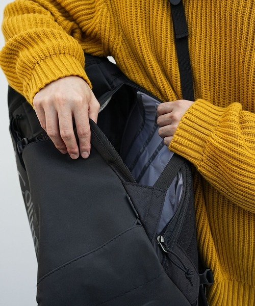 Columbia(コロンビア)の「コロンビア【Columbia】ボックスリュック 35L(ショルダーバッグ・メンズ・ブラック×グレー/ブラック×ホワイト/ブラック・フリ-)」の7枚目の写真