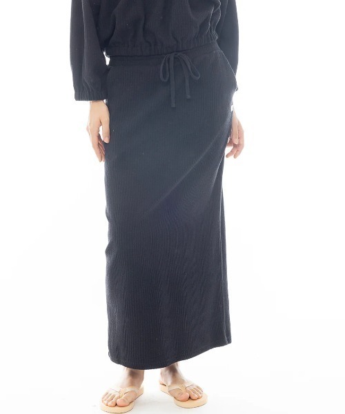 BILLABONG(ビラボン)の「BILLABONG レディース 【CHILLWEAR】 JACQUARD RIB LONG SKIRT スカート 【2025年春夏モデル】/ビラボンウエストゴムドローコード付きスリットロングスカート(スカート・レディース・ブラック/アイボリー/オレンジ系その他・MEDIUM)」の2枚目の写真