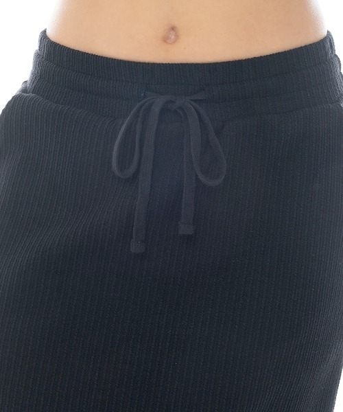 BILLABONG(ビラボン)の「BILLABONG レディース 【CHILLWEAR】 JACQUARD RIB LONG SKIRT スカート 【2025年春夏モデル】/ビラボンウエストゴムドローコード付きスリットロングスカート(スカート・レディース・ブラック/アイボリー/オレンジ系その他・MEDIUM)」の15枚目の写真