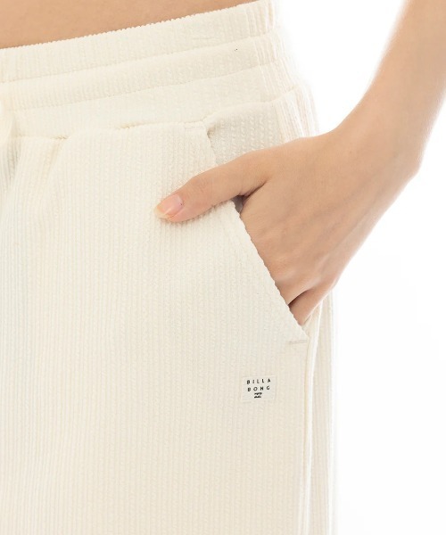 BILLABONG(ビラボン)の「BILLABONG レディース 【CHILLWEAR】 JACQUARD RIB LONG SKIRT スカート 【2025年春夏モデル】/ビラボンウエストゴムドローコード付きスリットロングスカート(スカート・レディース・ブラック/アイボリー/オレンジ系その他・MEDIUM)」の8枚目の写真