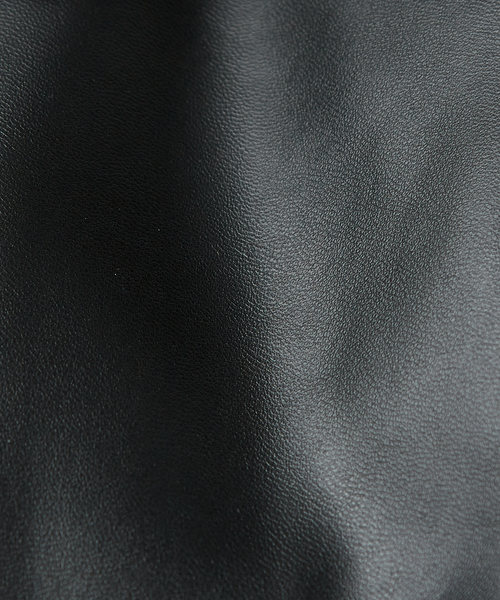 ABAHOUSE(アバハウス)の「【マルチウェイ】 フェイクレザー 巾着ナップサック / ショルダーバッグ / ユニセックス(バックパック/リュック・メンズ・ブラック/グレイッシュベージュ・フリー)」の4枚目の写真