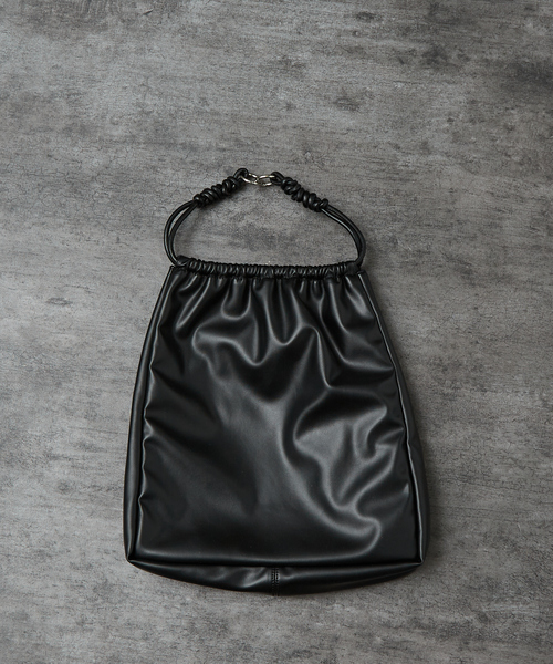 ABAHOUSE(アバハウス)の「【マルチウェイ】 フェイクレザー 巾着ナップサック / ショルダーバッグ / ユニセックス(バックパック/リュック・メンズ・ブラック/グレイッシュベージュ・フリー)」の20枚目の写真