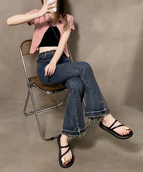 Lace Ladies（レースレディース）の「レザー調 メタル モチーフ ストラップ トング サンダル（サンダル・レディース・アイボリー/ブラック・24cm/25cm/23cm）」の8枚目の写真