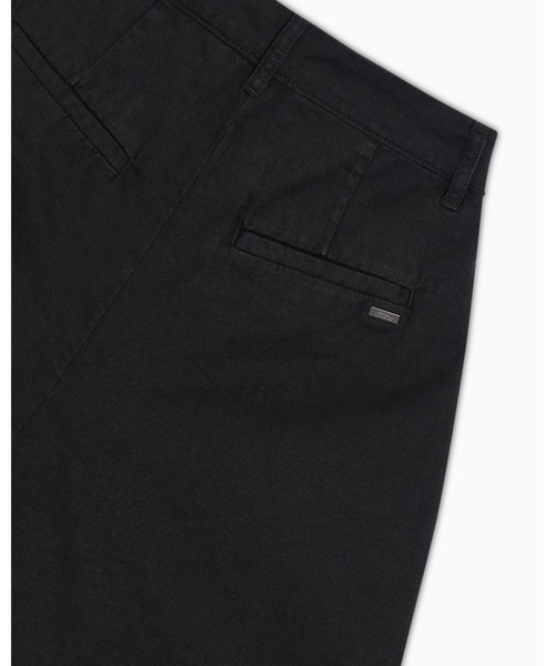 ARMANI EXCHANGE(アルマーニエクスチェンジ)の「【A|X アルマーニ エクスチェンジ】ブラックデニム バギーバミューダパンツ(デニムパンツ・レディース・ブラック・0/4/2)」の2枚目の写真