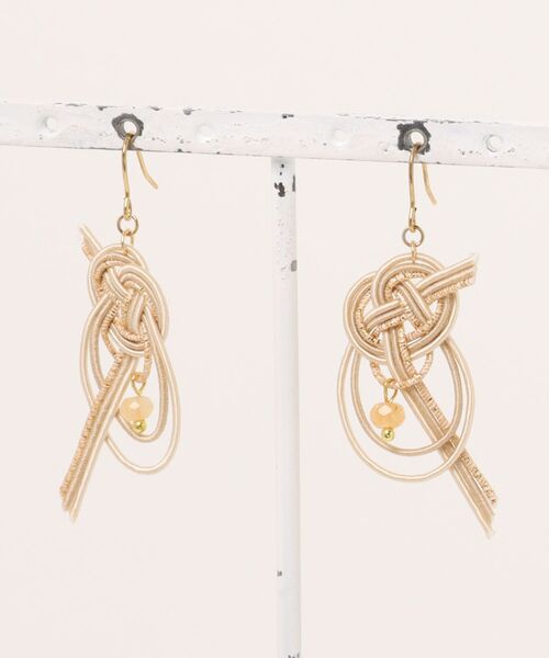 tone（トーン）の「【Shin】[Shin]水引あわじ結びピアス(MA)（ピアス（両耳用）・レディース・ダークブラウン/ブラウン/ブラウン系その他2/ブラウン系その他3/ブラウン系その他/ベージュ/グレー/ホワイト/ブルー/グリーン/ゴールド/ブラック/グリーン系3/パープル/ブラウン系2/ブラウン系/イエロー/グリーン系2/ブルー系その他/ワインレッド/ピンク・FREE）」の11枚目の写真