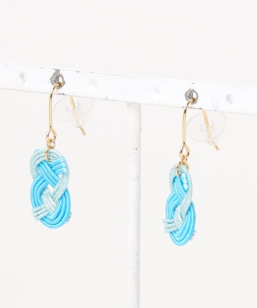 tone（トーン）の「【Shin】[Shin]水引あわじ結びピアス(MA)（ピアス（両耳用）・レディース・ダークブラウン/ブラウン/ブラウン系その他2/ブラウン系その他3/ブラウン系その他/ベージュ/グレー/ホワイト/ブルー/グリーン/ゴールド/ブラック/グリーン系3/パープル/ブラウン系2/ブラウン系/イエロー/グリーン系2/ブルー系その他/ワインレッド/ピンク・FREE）」の16枚目の写真