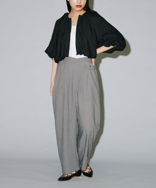 terrace（テラス）の「リネンライクアシメラップパンツ（チノパンツ・レディース・ブラック/グレー/キナリ・MEDIUM）」の3枚目の写真