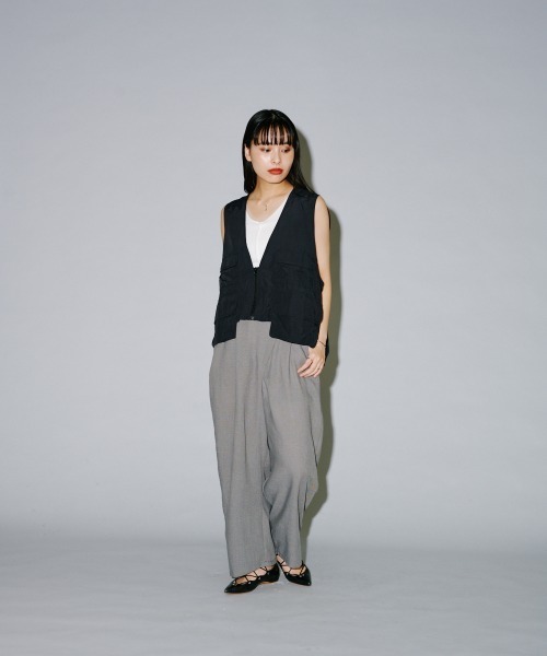 terrace（テラス）の「リネンライクアシメラップパンツ（チノパンツ・レディース・ブラック/グレー/キナリ・MEDIUM）」の12枚目の写真