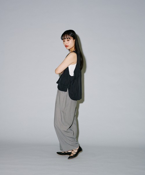 terrace（テラス）の「リネンライクアシメラップパンツ（チノパンツ・レディース・ブラック/グレー/キナリ・MEDIUM）」の13枚目の写真