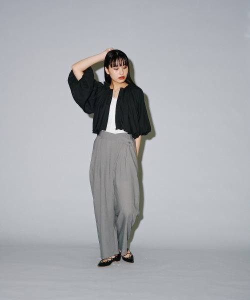 terrace（テラス）の「リネンライクアシメラップパンツ（チノパンツ・レディース・ブラック/グレー/キナリ・MEDIUM）」の14枚目の写真