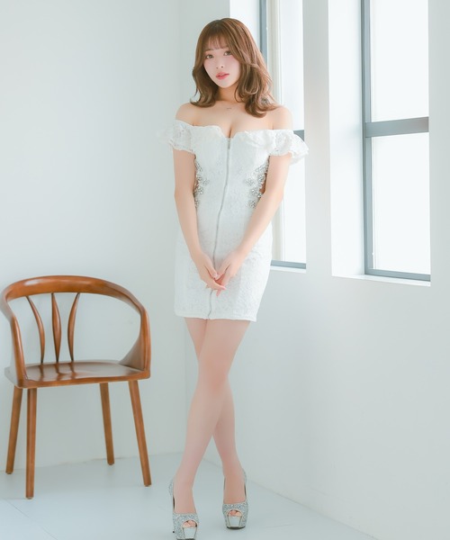 Tika（ティカ）の「[CLOSED] キャバドレス ミニ タイト オフショルダー フリル袖 フロントジップ 谷間魅せ シアー くびれ ビジュー 総レースドレス（ドレス・レディース・ブルー/ホワイト・S/M/L）」の13枚目の写真