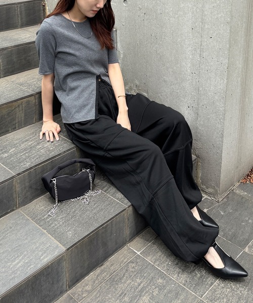 ISOOK（アイスー）の「【ISOOK / アイスー】ホックデザインリブTシャツ / 秋 半袖 カットソー スリットTシャツ リブトップス オフィスカジュアル ZOZOTOWN限定（Tシャツ/カットソー・レディース・ブラック/ベージュ/グレー・FREE）」の5枚目の写真