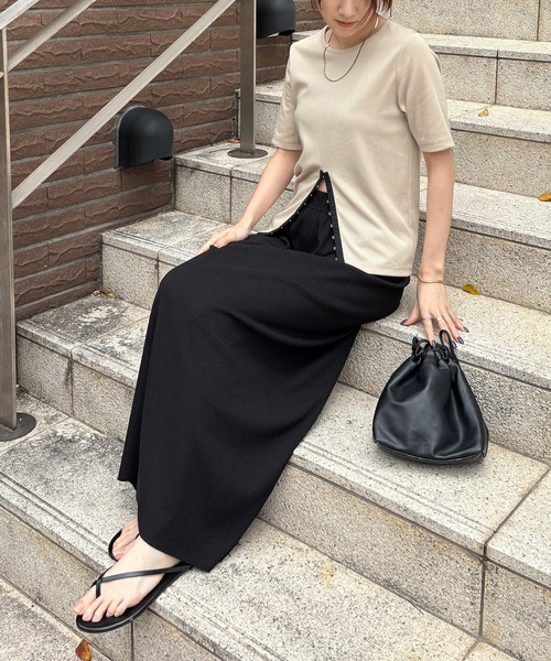 ISOOK（アイスー）の「【ISOOK / アイスー】ホックデザインリブTシャツ / 秋 半袖 カットソー スリットTシャツ リブトップス オフィスカジュアル ZOZOTOWN限定（Tシャツ/カットソー・レディース・ブラック/ベージュ/グレー・FREE）」の8枚目の写真