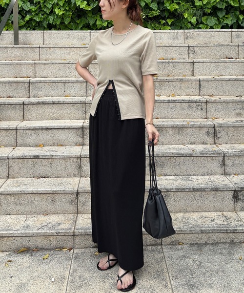 ISOOK（アイスー）の「【ISOOK / アイスー】ホックデザインリブTシャツ / 秋 半袖 カットソー スリットTシャツ リブトップス オフィスカジュアル ZOZOTOWN限定（Tシャツ/カットソー・レディース・ブラック/ベージュ/グレー・FREE）」の19枚目の写真