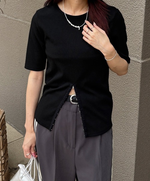 ISOOK（アイスー）の「【ISOOK / アイスー】ホックデザインリブTシャツ / 半袖 カットソー スリットTシャツ リブトップス オフィスカジュアル ZOZOTOWN限定（Tシャツ/カットソー・レディース・ブラック/ベージュ/グレー・FREE）」の10枚目の写真