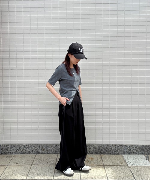 ISOOK（アイスー）の「【ISOOK / アイスー】ホックデザインリブTシャツ / 半袖 カットソー スリットTシャツ リブトップス オフィスカジュアル ZOZOTOWN限定（Tシャツ/カットソー・レディース・ブラック/ベージュ/グレー・FREE）」の20枚目の写真