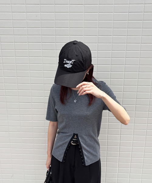 ISOOK（アイスー）の「【ISOOK / アイスー】ホックデザインリブTシャツ / 半袖 カットソー スリットTシャツ リブトップス オフィスカジュアル ZOZOTOWN限定（Tシャツ/カットソー・レディース・ブラック/ベージュ/グレー・FREE）」の21枚目の写真