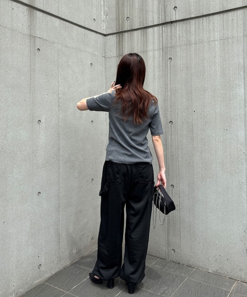 ISOOK（アイスー）の「【ISOOK / アイスー】ホックデザインリブTシャツ / 秋 半袖 カットソー スリットTシャツ リブトップス オフィスカジュアル ZOZOTOWN限定（Tシャツ/カットソー・レディース・ブラック/ベージュ/グレー・FREE）」の16枚目の写真