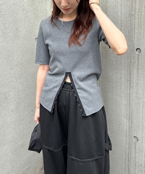 ISOOK（アイスー）の「【ISOOK / アイスー】ホックデザインリブTシャツ / 秋 半袖 カットソー スリットTシャツ リブトップス オフィスカジュアル ZOZOTOWN限定（Tシャツ/カットソー・レディース・ブラック/ベージュ/グレー・FREE）」の15枚目の写真