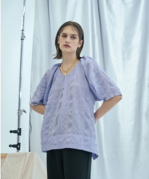 Muel Chic(ミュエルシック)の「Helena blouse ヘレナブラウス(シャツ/ブラウス・レディース・ネイビー/ホワイト/ライトブルー・FREE)」の2枚目の写真