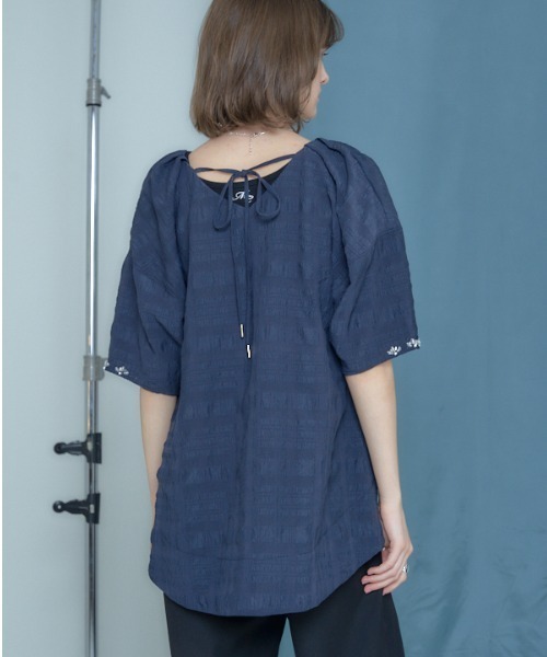 Muel Chic(ミュエルシック)の「Helena blouse ヘレナブラウス(シャツ/ブラウス・レディース・ネイビー/ホワイト/ライトブルー・FREE)」の17枚目の写真