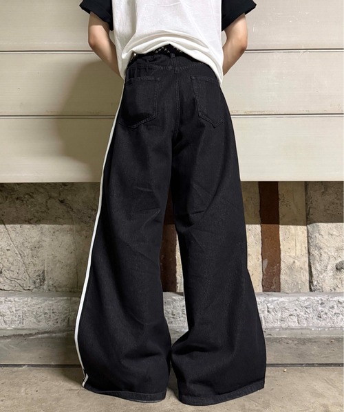 sedacle（セダクル）の「サイドラインバギーデニム（デニムパンツ・レディース・ライトインディゴブルー/ブラック・SMALL/MEDIUM/LARGE）」の5枚目の写真