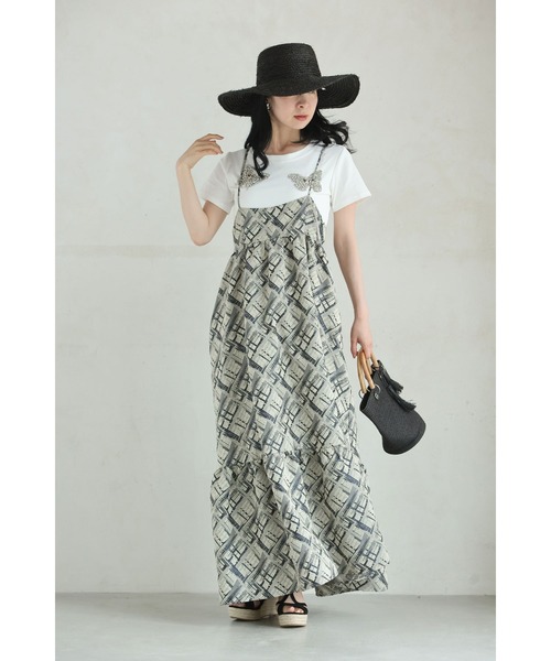 cawaii(カワイイ)の「ビジューの蝶々が瞬く短丈Tシャツカットソートップス(Tシャツ/カットソー・レディース・ホワイト・FREE)」の8枚目の写真