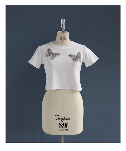 cawaii(カワイイ)の「ビジューの蝶々が瞬く短丈Tシャツカットソートップス(Tシャツ/カットソー・レディース・ホワイト・FREE)」の6枚目の写真