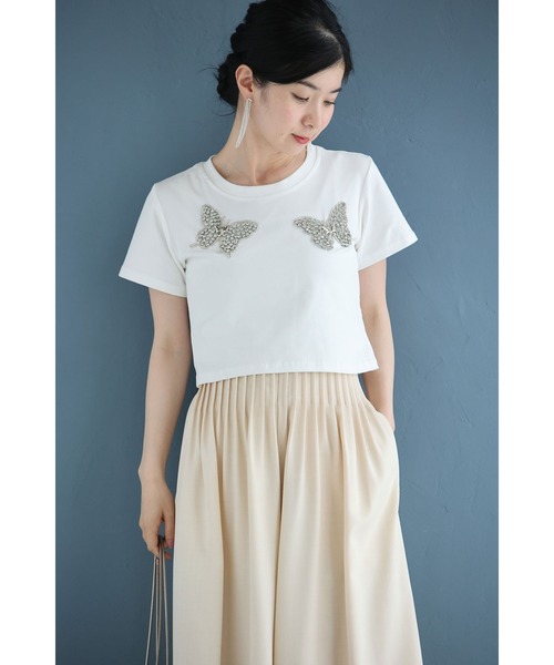 cawaii(カワイイ)の「ビジューの蝶々が瞬く短丈Tシャツカットソートップス(Tシャツ/カットソー・レディース・ホワイト・FREE)」の4枚目の写真
